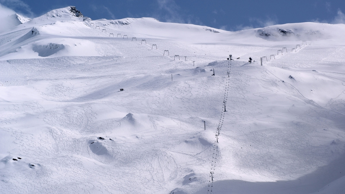 Tuxertal - czyli górne piętro doliny Zillertal - to nie tylko słynny lodowiec Hintertux. W sezonie zimowym można szusować na trasach, pod którymi nie ma wiecznego lodu, lecz rozległe alpejskie hale.