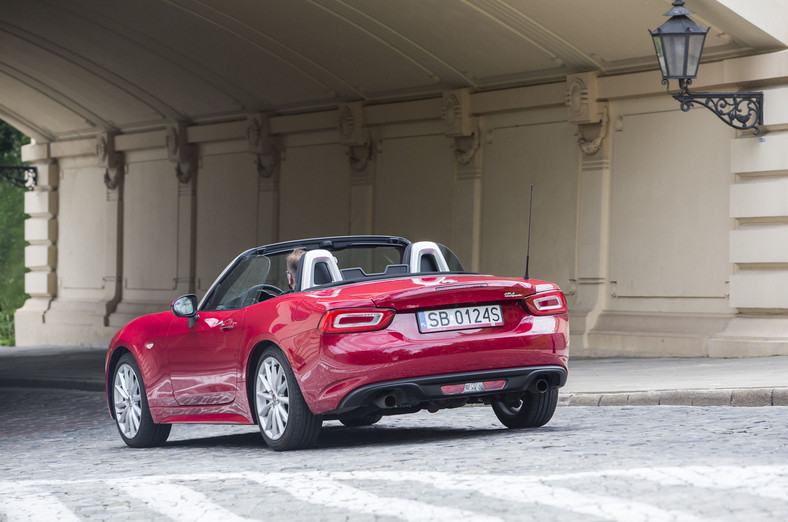 Fiat 124 Spider - fun car retro