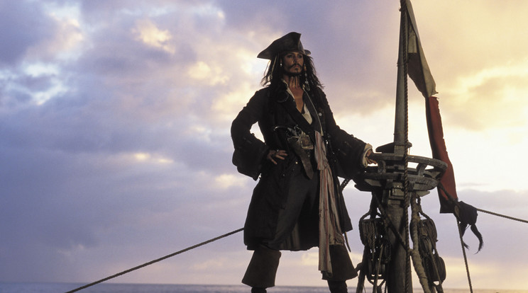 Egy ukrán katona Jack Sparrow-nak öltözve „hajózott” be a frontra / Fotó: Northfoto