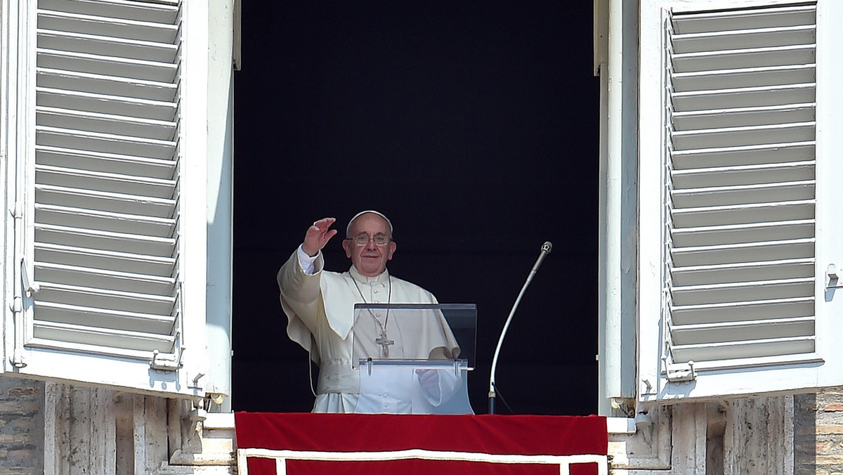 Papież Franciszek powiedział podczas spotkania z wiernymi, że rocznica zrzucenia bomb atomowych na Hiroszimę i Nagasaki powinna być wieczną przestrogą dla ludzkości, by wyrzekła się wojny i broni nuklearnej. Dodał, że na wojnie zawsze się przegrywa.