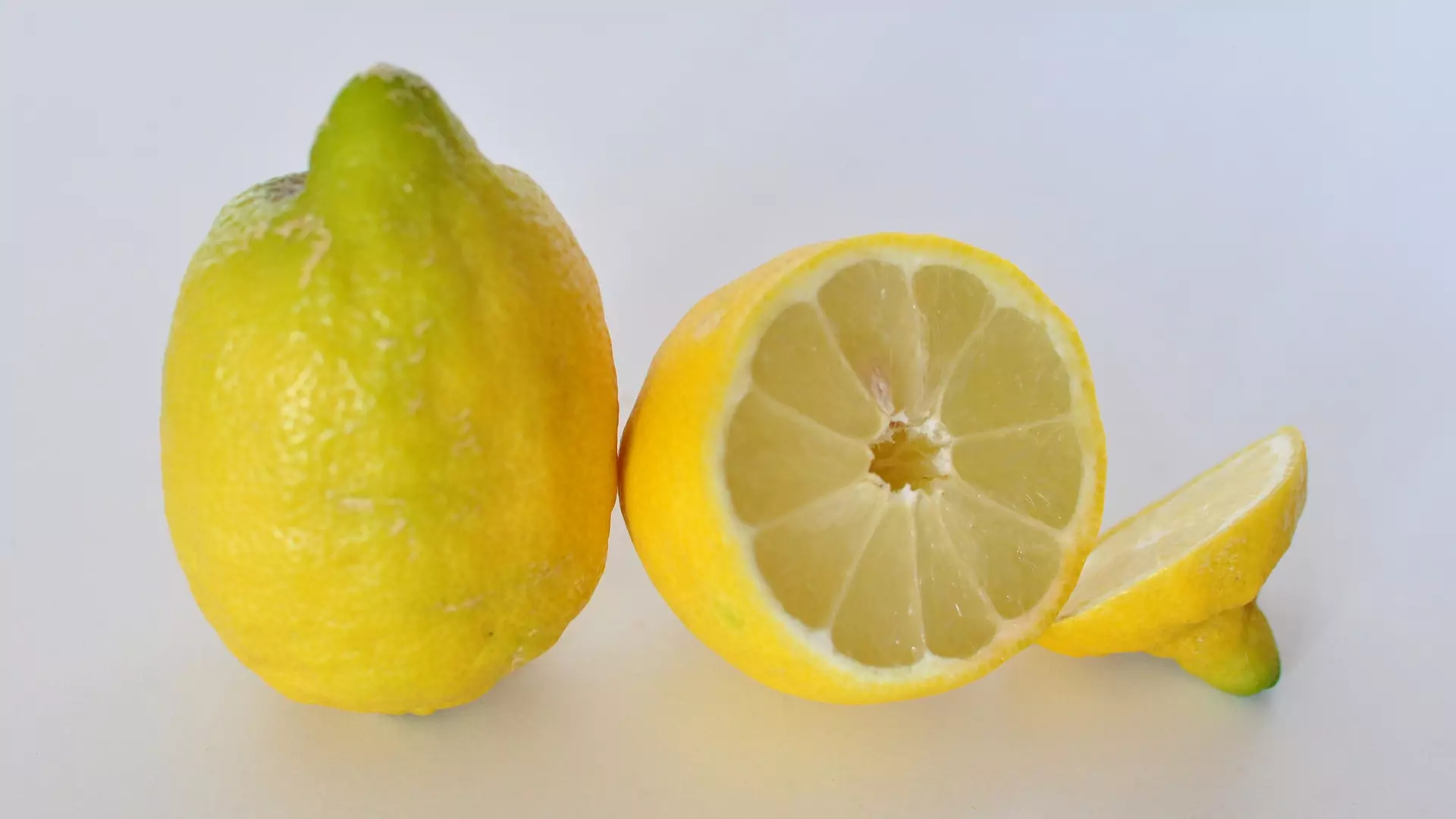 10 zastosowań cytryny, dzięki którym posprzątasz cały dom i… zadbasz o dłonie