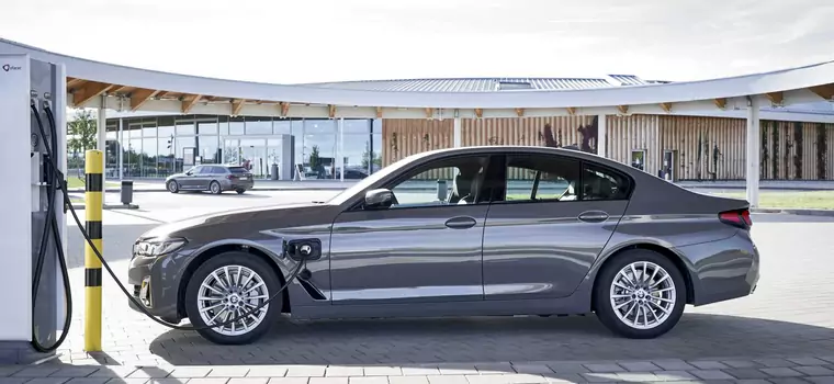 BMW iX, serii 3 i 5 - elektryfikacja nabiera tempa w 2021 r.