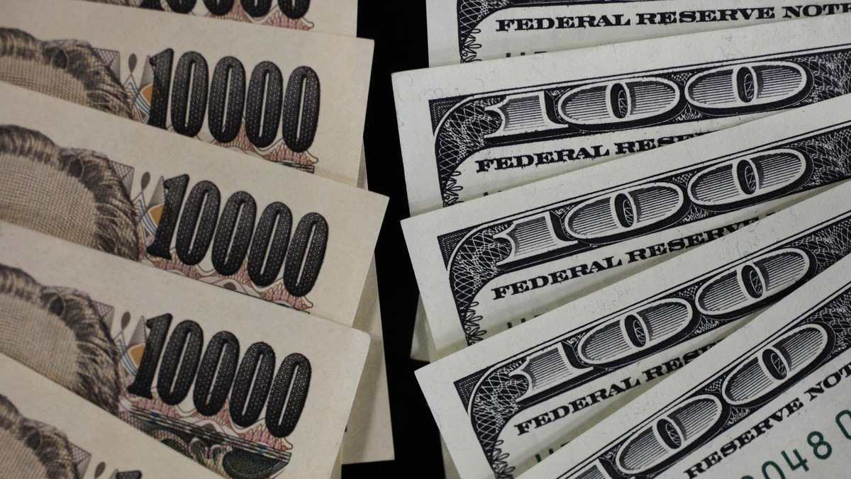 Rząd Japonii interweniował dziś na międzynarodowych rynkach finansowych aby powstrzymać wzrost kursu jena wobec amerykańskiego dolara - poinformował minister finansów Yoshihiko Noda.