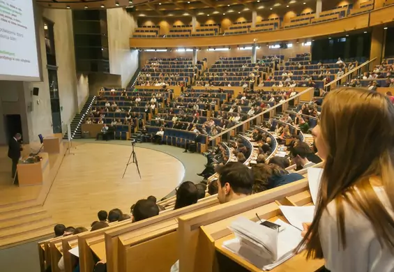 "Profesor będzie zarabiał minimum 9 tys. 300 zł". Podwyżki na uczelniach