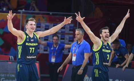 Eurobasket * 2017 - Page 16 89yktkqTURBXy82ODJmMGNhZmI4ZDQ3ZDk5ZTg5NjEwMWMzZWEzMzE2YS5qcGVnk5UCzQMUAMLDlQLNAdYAwsOVB9kyL3B1bHNjbXMvTURBXy8xZDc0Y2I0MTcwNTk1MDQzNjYyOWNhYmQ2MDZmNTBmNi5wbmcHwgA