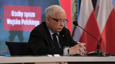 Kaczyński walczył ze znużeniem w czasie konferencji. Terlecki: jest w świetnej formie