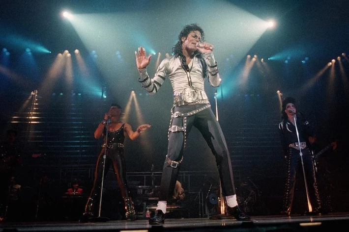1. Michael Jackson, 825 mln dolarów