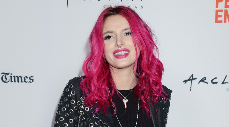 Bella Thorne újabb celebbel smárolt/Fotó: Northfoto