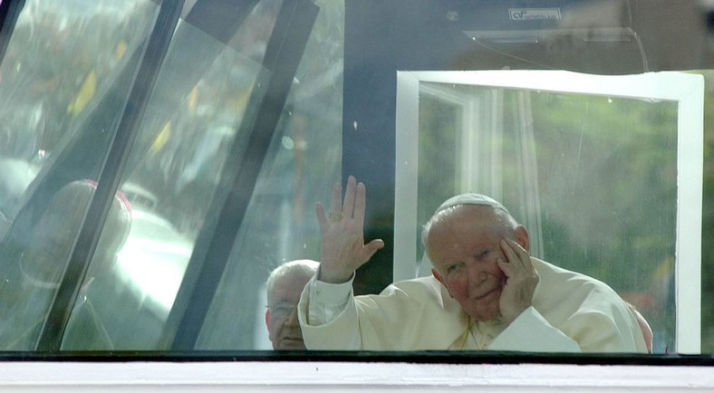 Papież Jan Paweł II w trakcie pielgrzymki do Gwatemali, 29.06.2002. fot. zuma/newspix.pl