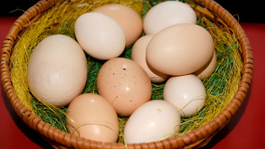 Wielkanocne jajka mogą nam zaszkodzić. Mało kto zdaje sobie z tego sprawę