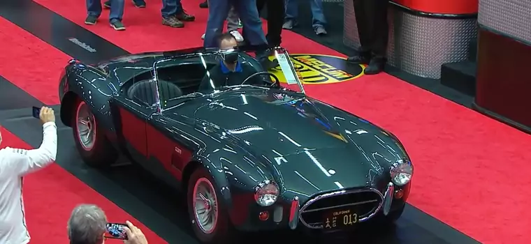 Cobra 427 Roadster Carrolla Shelby'ego sprzedany za blisko 6 mln dolarów