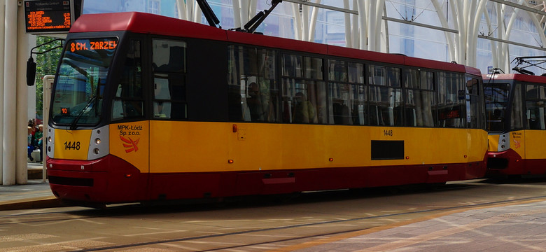 Zderzenie samochodu z tramwajem w Łodzi. Jedna osoba została ranna