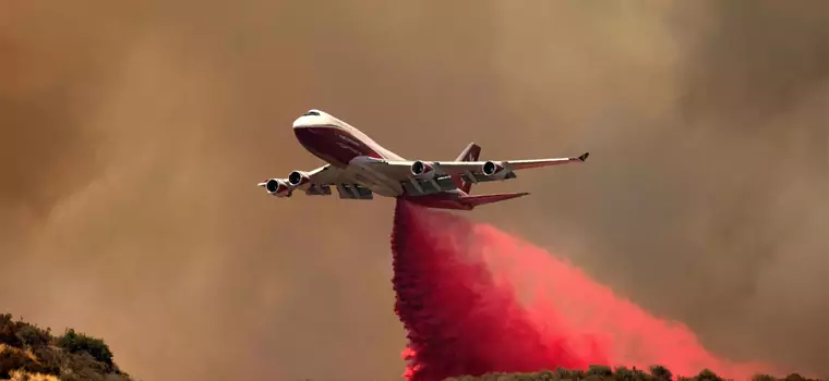 Największy samolot strażacki na świecie – Boeing 747 Supertanker. Dlaczego nie walczy z obecnymi pożarami?