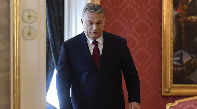 Orbán tegnap a Sándor-palotába érkezett, hogy a köztársasági elnökkel találkozzon /Fotó: MTI/ Illyés Tibor