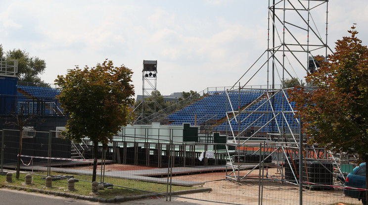 Szűk két év alatt négy ideiglenes stadiont építettek a versenyekre, aztán ezeket mind elbontották /Fotó: Pozsonyi Zita
