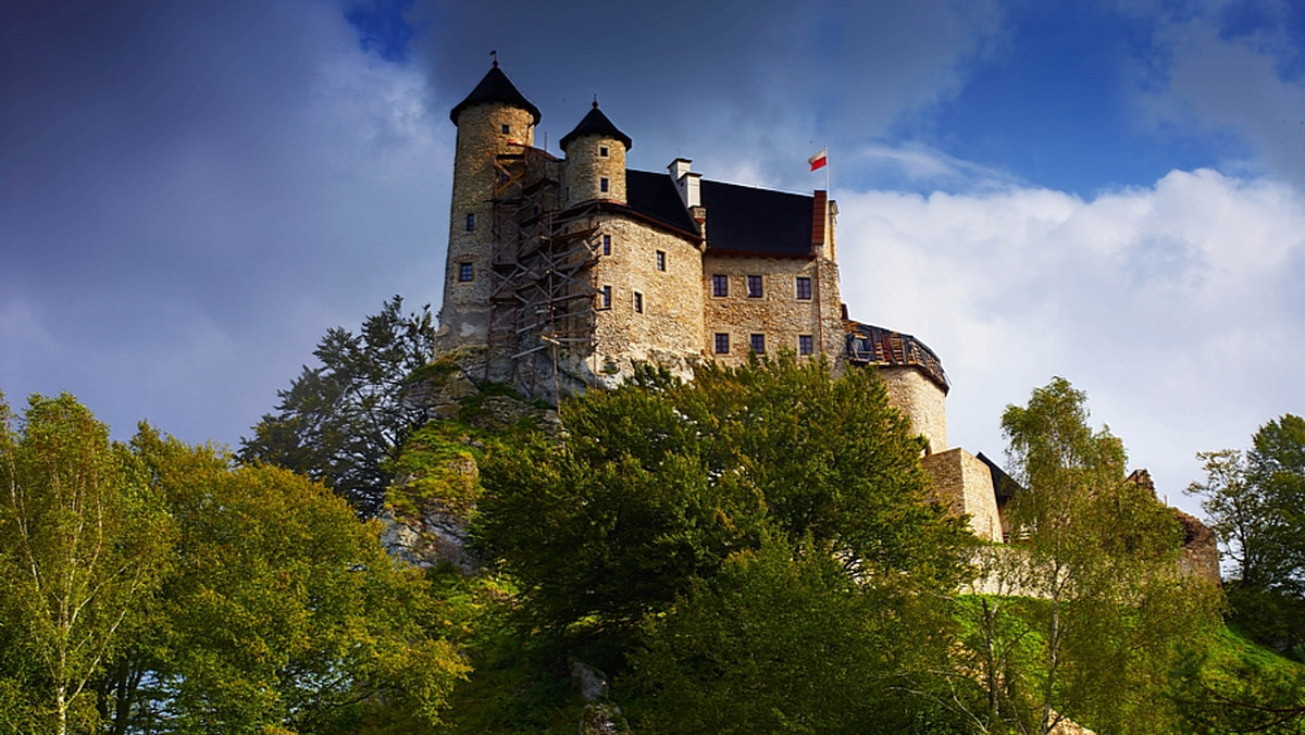 "Dziennik Zachodni": Zrekonstruowany zamek w Bobolicach stał się obiektem zainteresowania amerykańskiej telewizji Fox - należącej do imperium magnata prasowego Ruperta Murdocha.