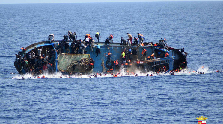Hajótörött menekültek -AFP (3)