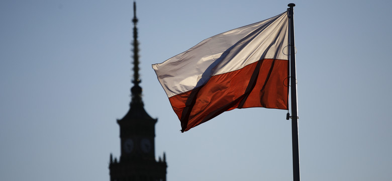 Skąd się wzięła biało-czerwona flaga Polski [INFOGRAFIKA]