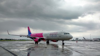 Incydent na lotnisku w Gdańsku. Samochód wjechał w samolot Wizzair