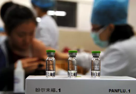 Minister ma wątpliwości, ale rząd ma rozważać zakup chińskiej szczepionki "dla chętnych"