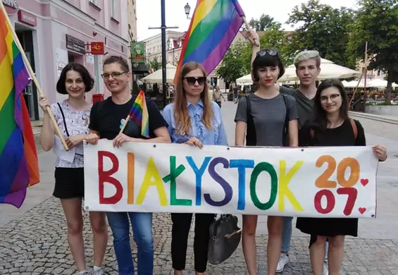 Petardy, przekleństwa i oplucia na Marszu Równości w Białymstoku. To najważniejszy marsz LGBT+ w Polsce