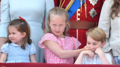 Dzieci Kate i Williama na balkonie Pałacu Buckingham. Spójrzcie tylko na George'a i jego kuzynkę!