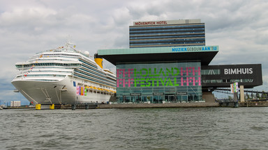 Amsterdam zakazuje wielkim statkom wycieczkowym wpływania do centrum miasta