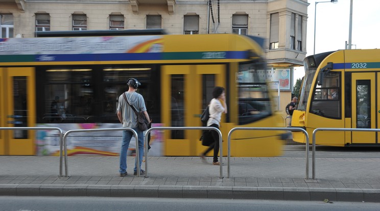 A villamos hétvégén nem jár, pótlóbuszok szállítják az utasokat /Fotó: RAS Archívum