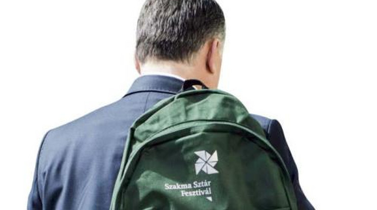 Orbán új hátizsákot kapott