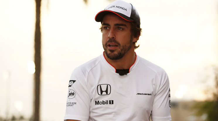 Alonso teszteli IndyCar-autóját / Fotó: AFP