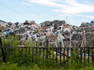  Nielegalne składowisko odpadów w Zgierzu pod Łodzią. W nocy z 25 na 26 maja 2018 r. wybuchł na nim pożar