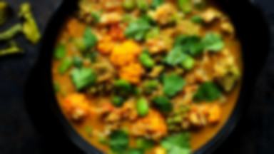 Curry z masłem orzechowym - doskonałe danie jednogarnkowe