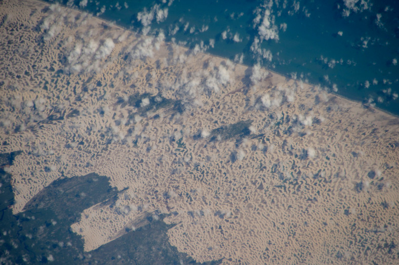 Wydmy Lençóis Maranhenses widziane z Międzynarodowej Stacji Kosmicznej (ISS)
