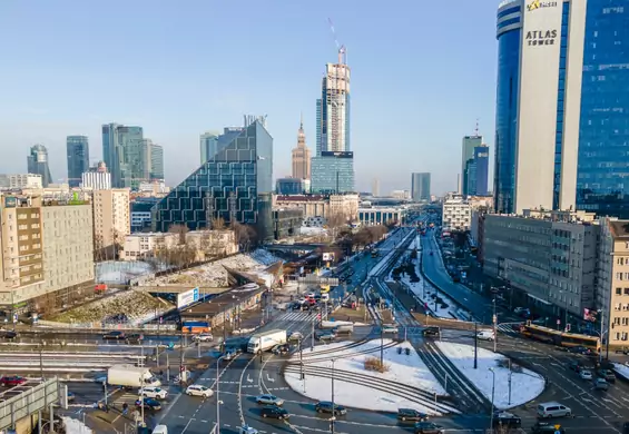 Przy placu Zawiszy w Warszawie będzie zielony skwer oraz drapacz chmur. "Tam tworzy się wyspa ciepła"