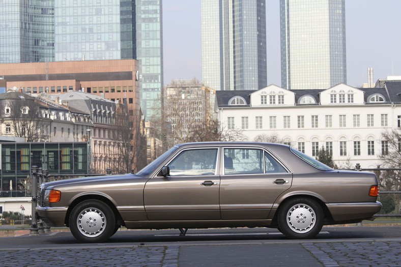 Mercedes W126 - wcale nie musi być "pięćsetka"