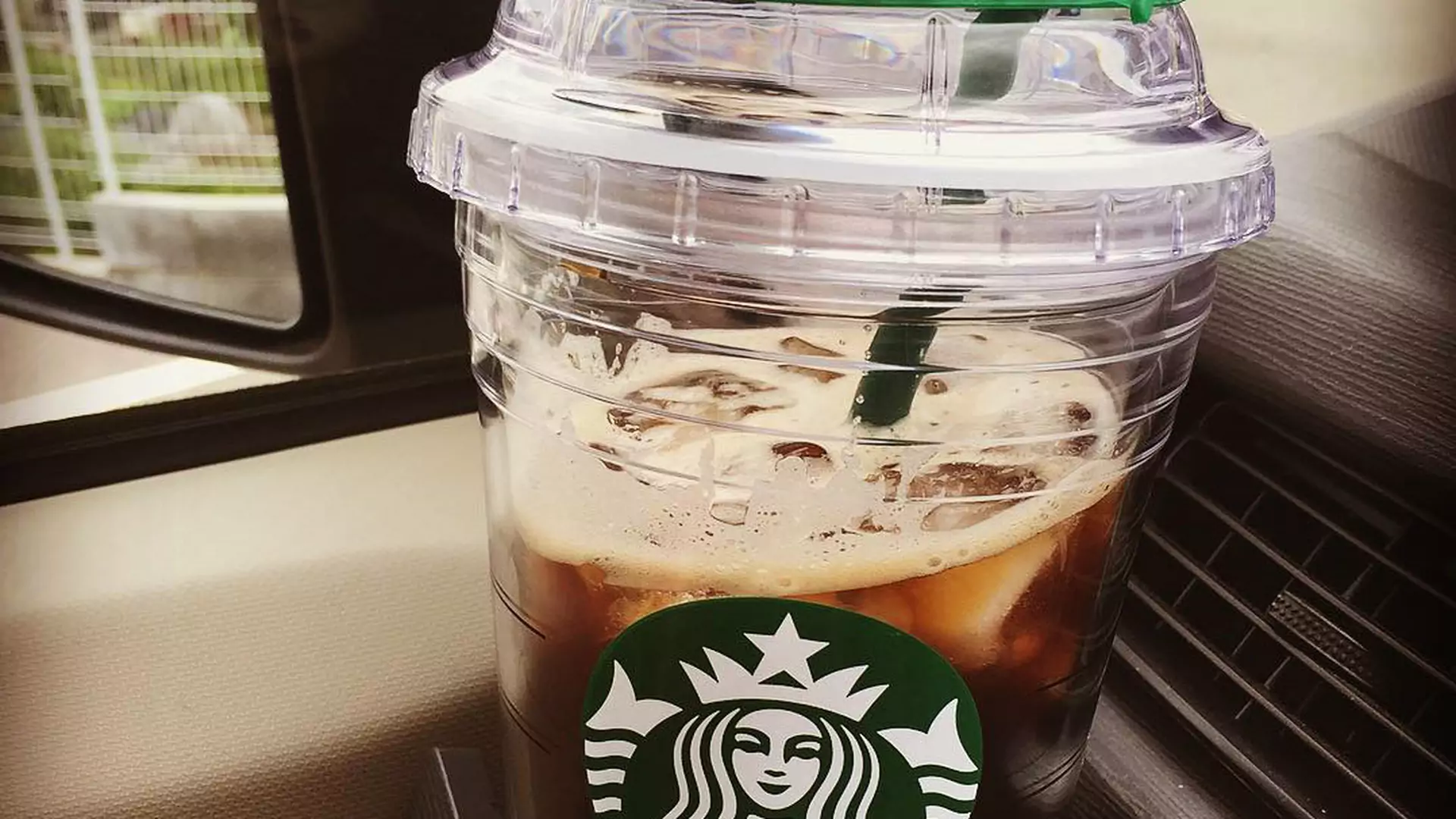 Nowość od Starbucksa, która sprawia, że mrożona kawa smakuje jeszcze lepiej