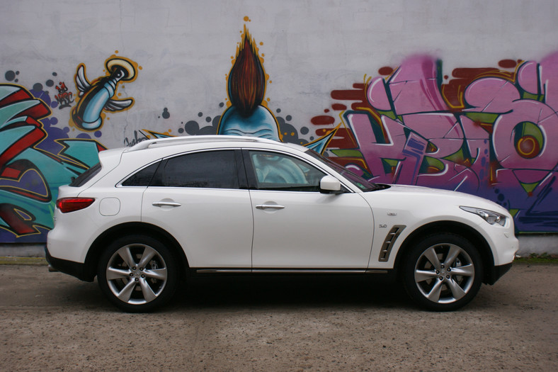 Infiniti QX70 S