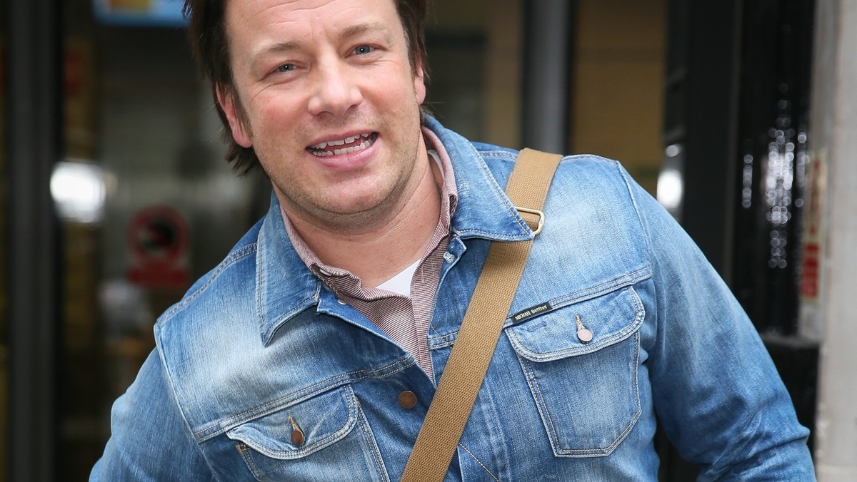 Kiedy jesienią 2009 roku Jamie Oliver przyjechał do Huntington w Wirginii Zachodniej, zalał się łzami. Dosłownie. Coś takiego jeszcze się brytyjskiemu gwiazdorowi nie przytrafiło. Niedługo przedtem to miasteczko w zachodnich Appalachach ogłoszono najbardziej niezdrową miejscowością w Stanach Zjednoczonych, a to za sprawą smutnego rekordu.