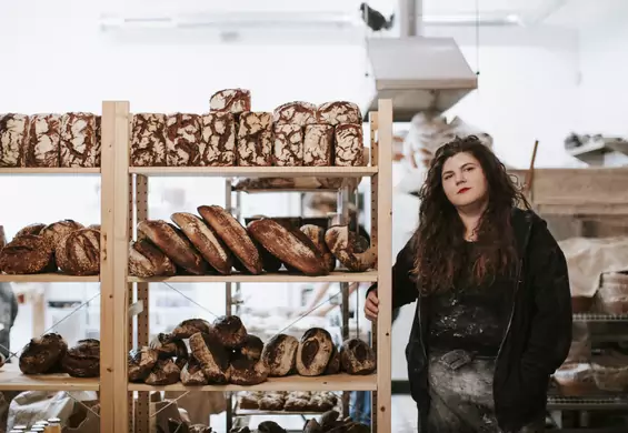 "Ja po prostu kocham chleb". Monika Walecka opowiada, jak się robi chleb z niezwykłej mąki