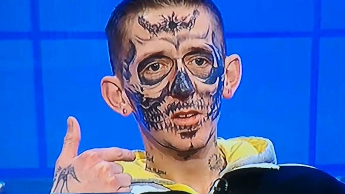 Media na Wyspach zastanawiają się, czy 27-letni Deon jest "największym idiotą w Wielkiej Brytanii"?. Wszystko z powodu nietypowego tatuażu, twarz bezrobotnego mężczyzny o pseudonimie "wściekły pies" (nie chciał ujawnić nazwiska - red.) pokryta jest tatuażem naśladującym kości czaszki - czytamy w serwisie thesun.co.uk.