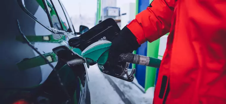 Ceny paliw w Polsce i na świecie. Czy rzeczywiście tankujemy taniej niż inni? 