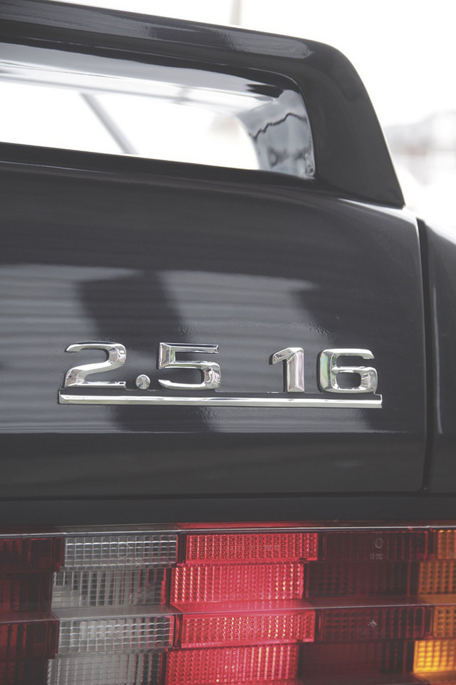 Mercedes 190 E 2.5-16 - Baby-Benz dojrzał dzięki 16V