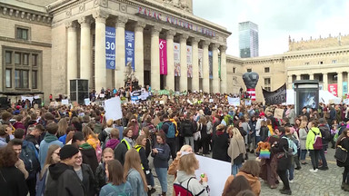 Młodzieżowy Protest Klimatyczny. "Kiedy dojdzie do katastrofy klimatycznej pieniądze nie będą się liczyć"