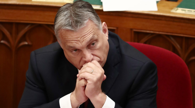  Orbán Viktor kormányfő nincs könnyű helyzetben. Mindkét féllel a lehető legjobb viszonyra törekszik, s talán rövidesen tárgyalóasztalhoz is ülhet velük, miközben  azok politikai és gazdasági harcot hirdettek egymás ellen    /Fotó: Isza Ferenc