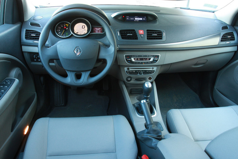 Peugeot 308 kontra Renault Megane: który używany kompakt jest lepszym wyborem?