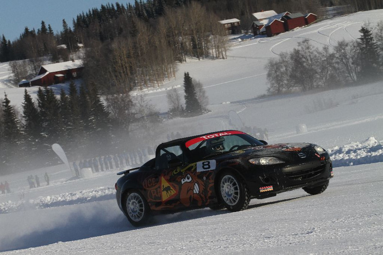 Emocjonujący finisz wyścigu Mazda MX-5 Ice Race