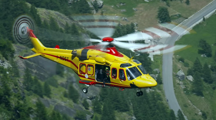 A helikopter egy 11 éves kisfiút szállított, aki lábán szenvedett súlyos sérüléseket, miután elütötte egy busz /Illusztráció: MTI