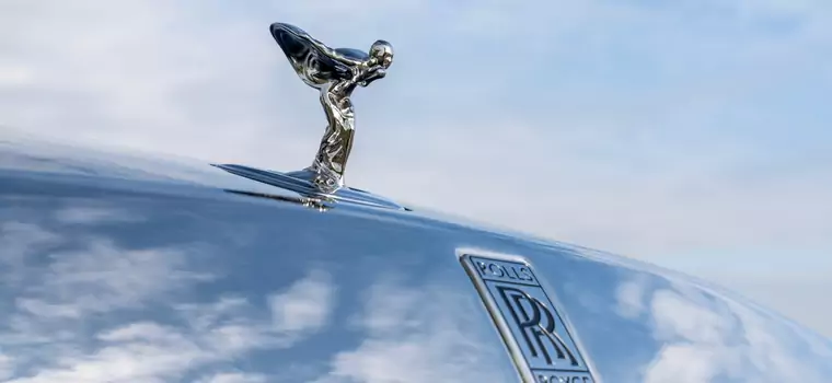 Rolls-Royce z rekordem sprzedaży. Ile osób w Polsce spełniło marzenie o tym aucie?