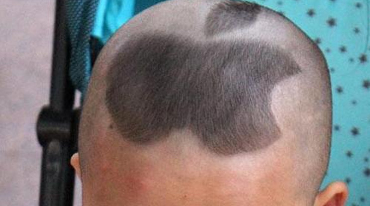 Apple-logót vágatott fia hajába az őrült anyuka
