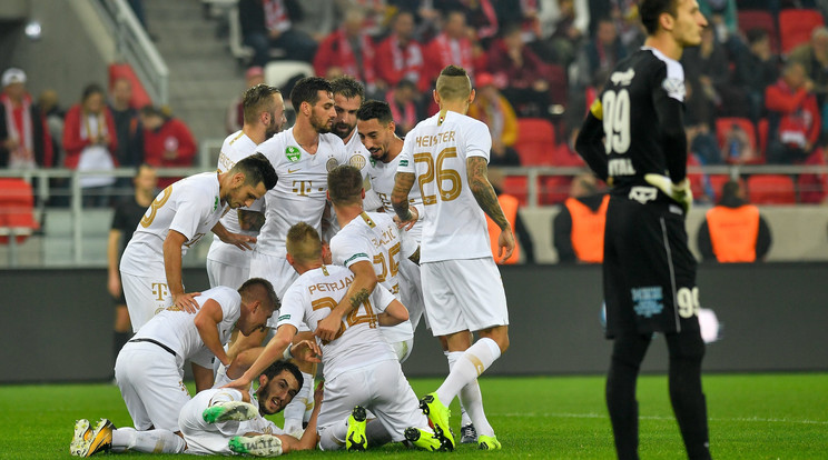 A ferencvárosi játékosok gólöröme a labdarúgó OTP Bank Liga 12. fordulójában /Fotó: MTI - Czeglédi Zsolt